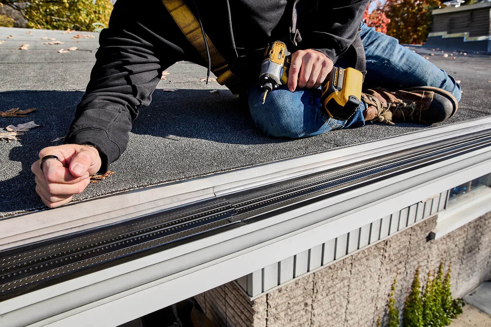 Seamless gutter and clean fascia line — Bee Busy Gutters, Shawnigan Lake ON